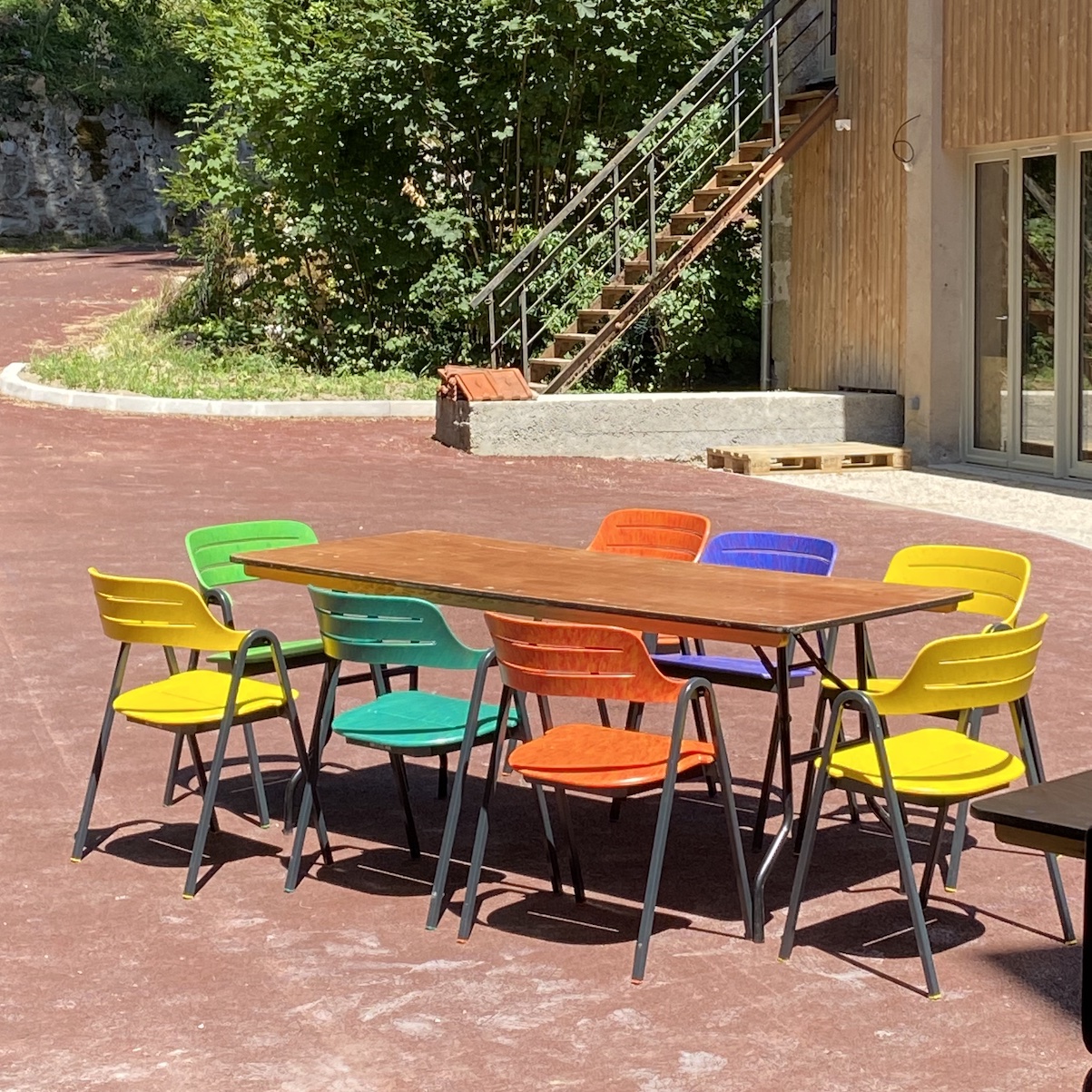 Chaise empilable extérieure en plastique recyclé